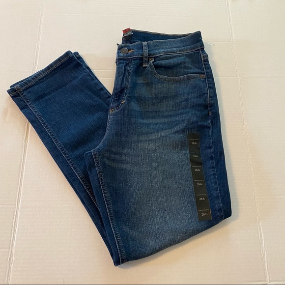 BANANA REPUBLIC Girlfriend 
28/6 - Picture 4 of 6